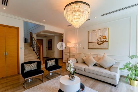 Вилла с 4 спальнями в Jumeirah Park, ОАЭ №101698 8
