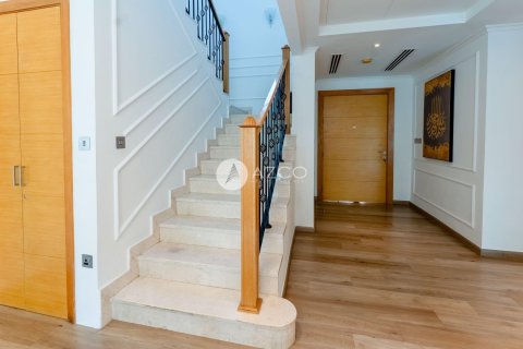 Вилла с 4 спальнями в Jumeirah Park, ОАЭ №101698 20