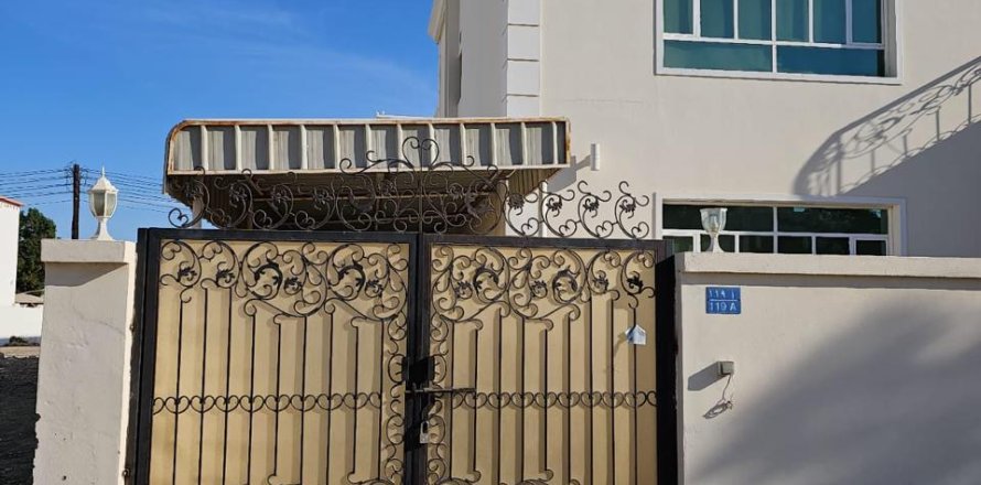 Villa Jumelée de 5 chambres à Bawshar, Oman No. 54750