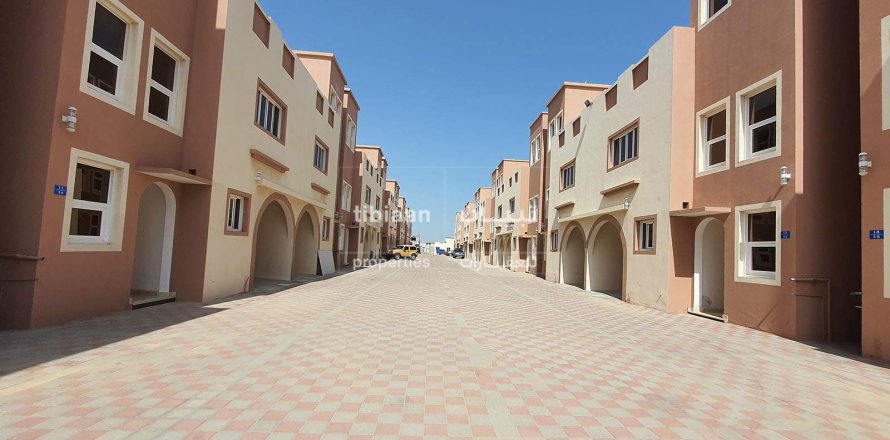 4 bedrooms Townhouse in As Sib, Oman No. 53884