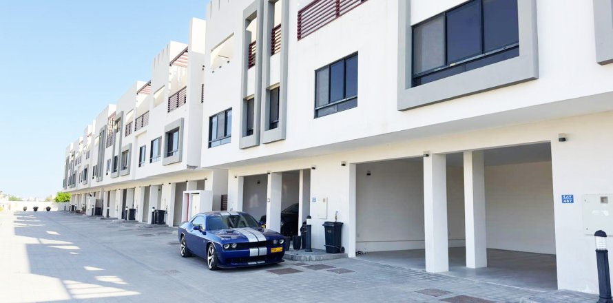 Townhouse de 4 dormitorios en As Sib, Oman No. 54868