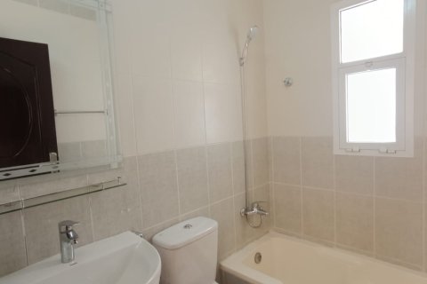Apartment de 2 dormitorios en Ruwi, Oman No. 54880 8