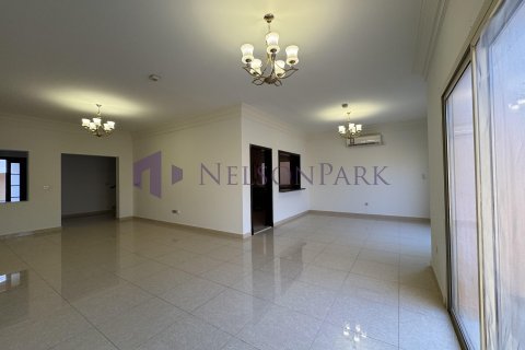 Villa de 4 dormitorios en Doha, Qatar No. 57976 3
