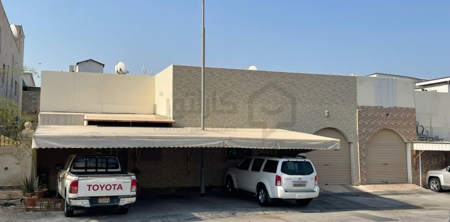 Villa de 4 dormitorios en Hamad Town, Bahrain No. 59441