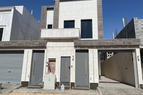 4 bedrooms Apartment in Riyadh, Saudi Arabia No. 61706