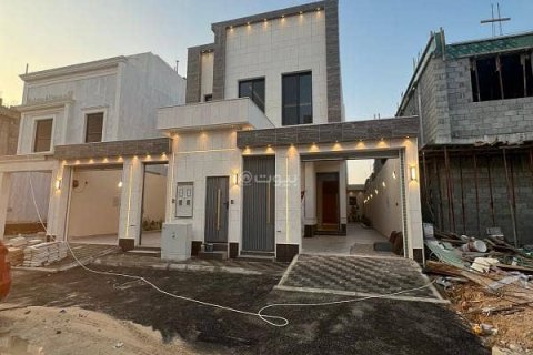 5 bedrooms Apartment in Riyadh, Saudi Arabia No. 61703