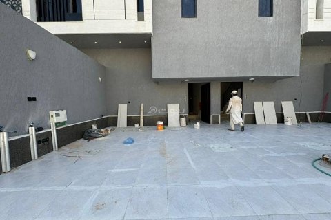 4 bedrooms Apartment in Riyadh, Saudi Arabia No. 60268