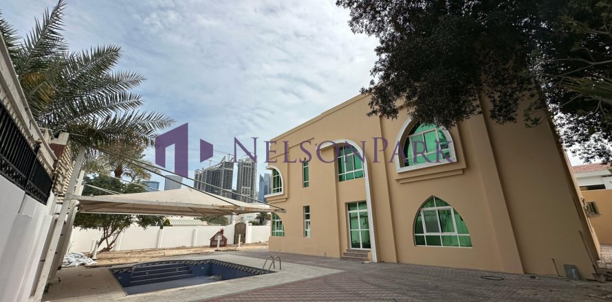Villa de 5 dormitorios en Doha, Qatar No. 58144