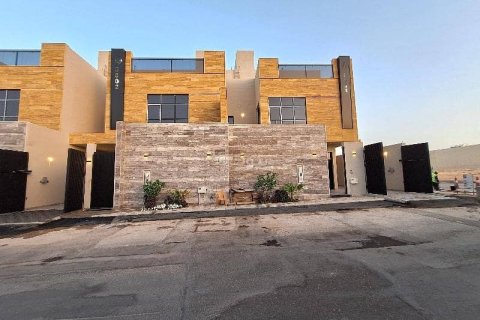 7 bedrooms Villa in Riyadh, Saudi Arabia No. 99477