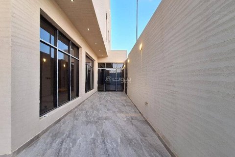 7 bedrooms Villa in Riyadh, Saudi Arabia No. 99477 5