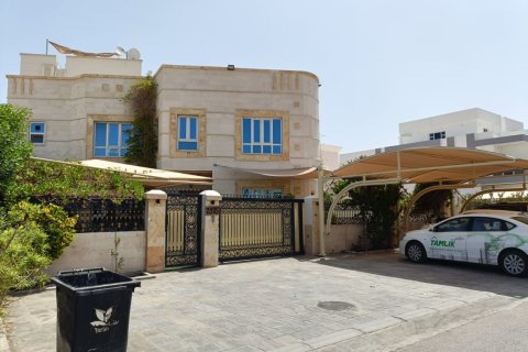 8 bedrooms Villa in Muscat, Oman No. 54429