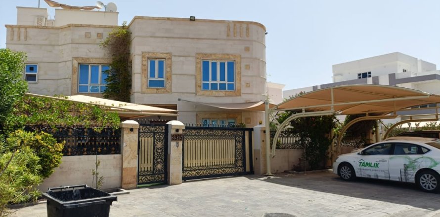 8 غرفة نوم  فيلا في مسقط , عُمان رقم 54429