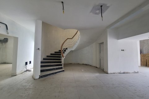8 bedrooms Commercial property in Madinat as'Sultan Qaboos, Oman No. 54637 5