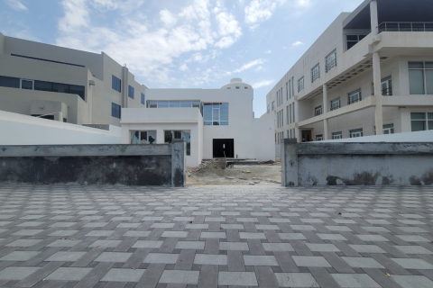 Commercial property de 8 chambres à Madinat as'Sultan Qaboos, Oman No. 54637