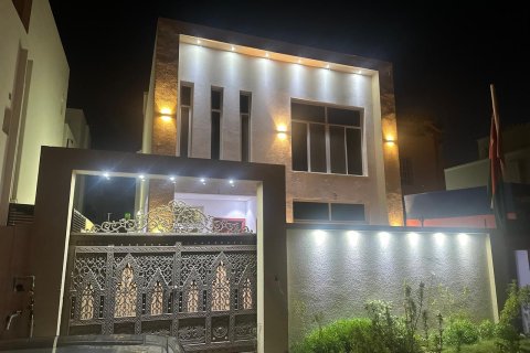 4 bedrooms Villa in Muscat, Oman No. 54459
