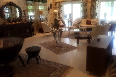 5 bedrooms Villa in Regional, UAE No. 1014 4