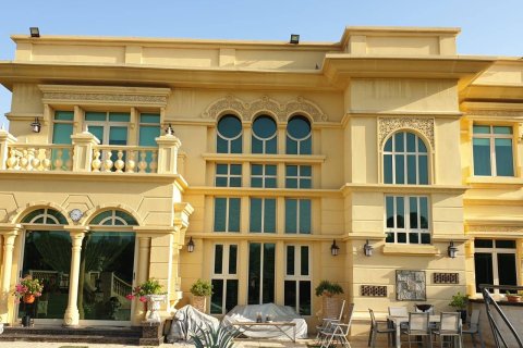 5 bedrooms Villa in Jumeirah Islands, UAE No. 1013