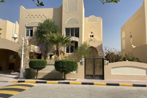 3 bedrooms Villa in Doha, Qatar No. 58248