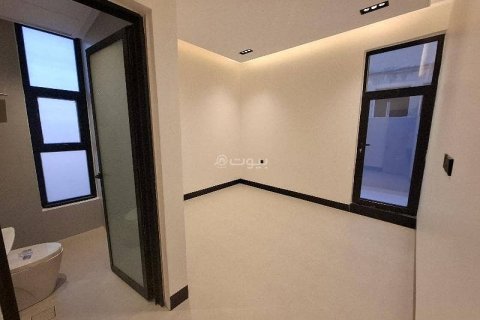 5 bedrooms Villa in Riyadh, Saudi Arabia No. 67493 15