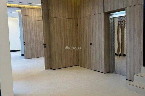 5 bedrooms Villa in Riyadh, Saudi Arabia No. 67493 12