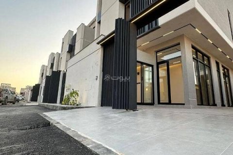 5 bedrooms Villa in Riyadh, Saudi Arabia No. 67493 3