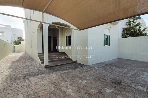 5 bedrooms Twin Villa in Muscat, Oman No. 53798 3