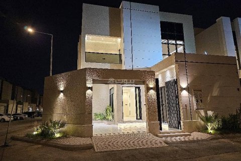 7 bedrooms Villa in Riyadh, Saudi Arabia No. 69145