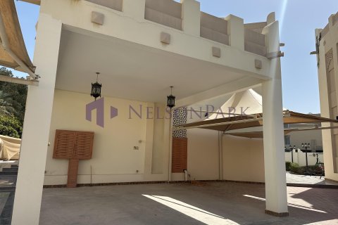Villa de 3 dormitorios en Doha, Qatar No. 57517 3