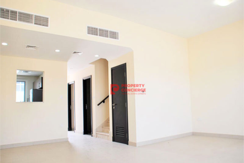 3 bedrooms Villa in International City, UAE No. 39689