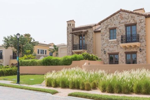 WHISPERING PINES en Jumeirah Golf Estates, UAE No. 69478