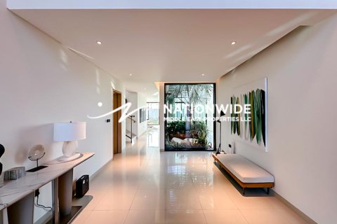 4 bedrooms Villa in Abu Dhabi, UAE No. 75733