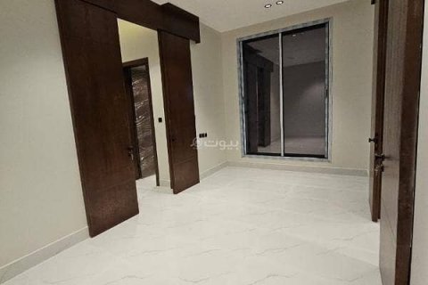7 bedrooms Villa in Riyadh, Saudi Arabia No. 61685 3