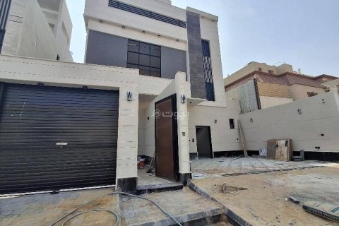 4 bedrooms Apartment in Riyadh, Saudi Arabia No. 61682