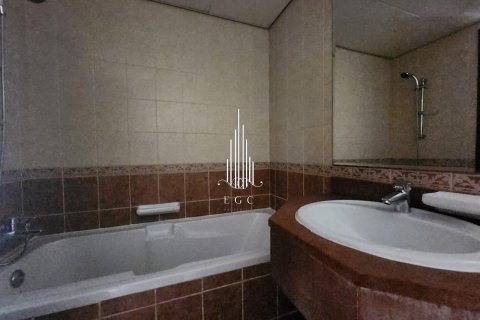 Villa de 5 dormitorios en Abu Dhabi Gate City, UAE No. 22010 27