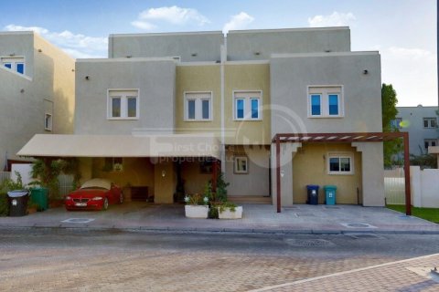 3 bedrooms Villa in Abu Dhabi, UAE No. 13252