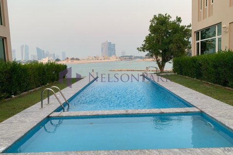 5 bedrooms Villa in Doha, Qatar No. 58388
