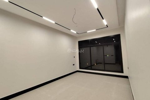 Villa de 4 dormitorios en Riyadh, Saudi Arabia No. 60277 3