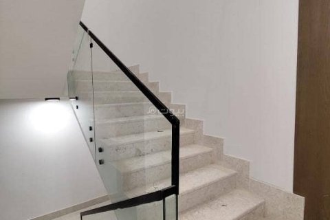 Villa de 4 dormitorios en Riyadh, Saudi Arabia No. 60277 10
