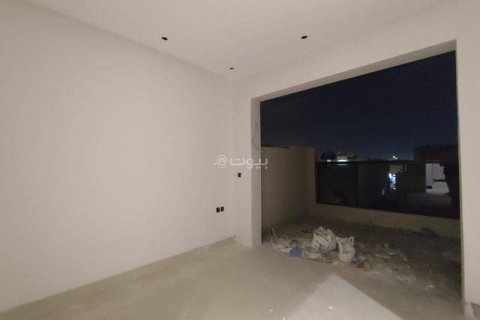 Villa de 4 dormitorios en Riyadh, Saudi Arabia No. 60277 12