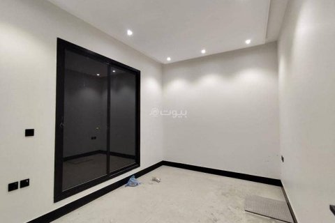 Villa de 4 dormitorios en Riyadh, Saudi Arabia No. 60277 9
