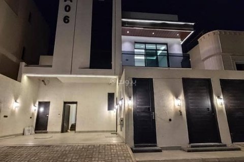 5 bedrooms Apartment in Riyadh, Saudi Arabia No. 60206
