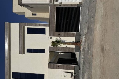 Villa de 5 dormitorios en Riyadh, Saudi Arabia No. 60179 17
