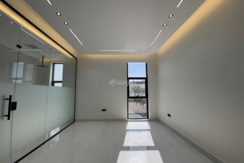 Villa de 5 dormitorios en Riyadh, Saudi Arabia No. 60179 25