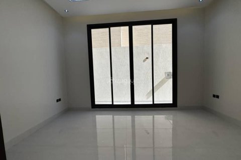 Villa de 5 dormitorios en Riyadh, Saudi Arabia No. 60179 5