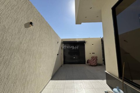 Villa de 5 dormitorios en Riyadh, Saudi Arabia No. 60179 14