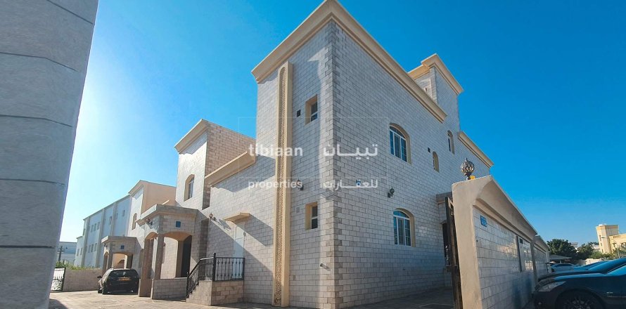 Villa de 3 dormitorios en As Sib, Oman No. 53935