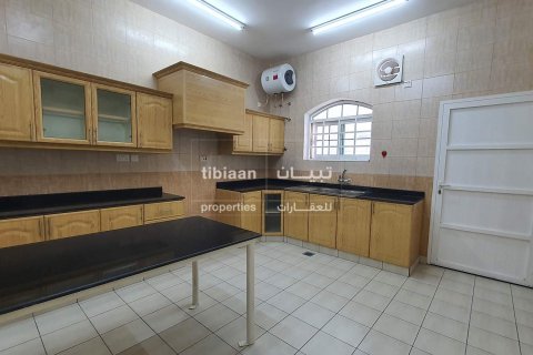 Villa de 3 dormitorios en As Sib, Oman No. 53935 6