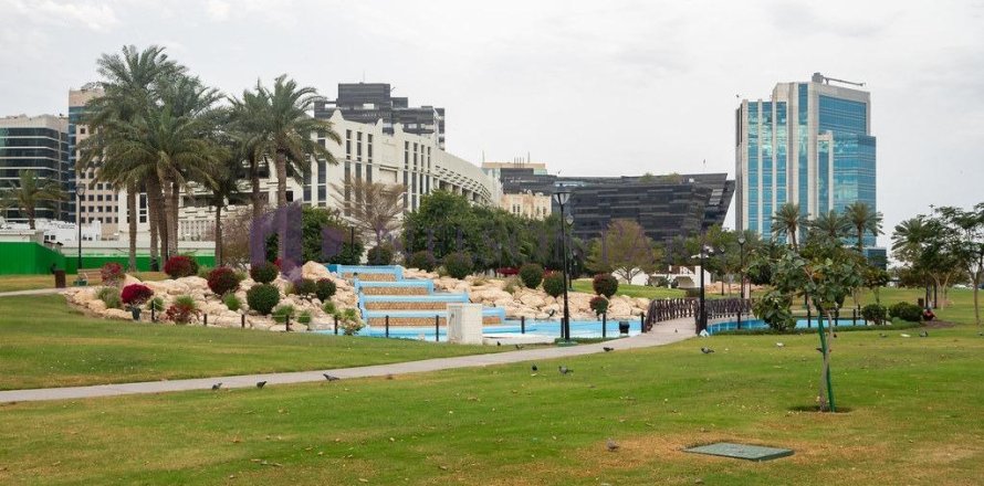 5 bedrooms Villa in Doha, Qatar No. 56937