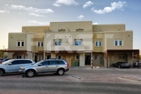 5 bedrooms Villa in Abu Dhabi, UAE No. 11943