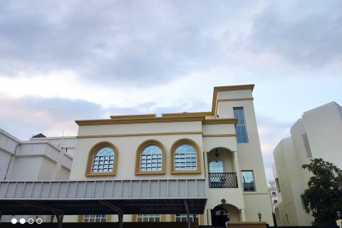 Квартира с 6 спальнями в Al Khuwair, Оман №60773